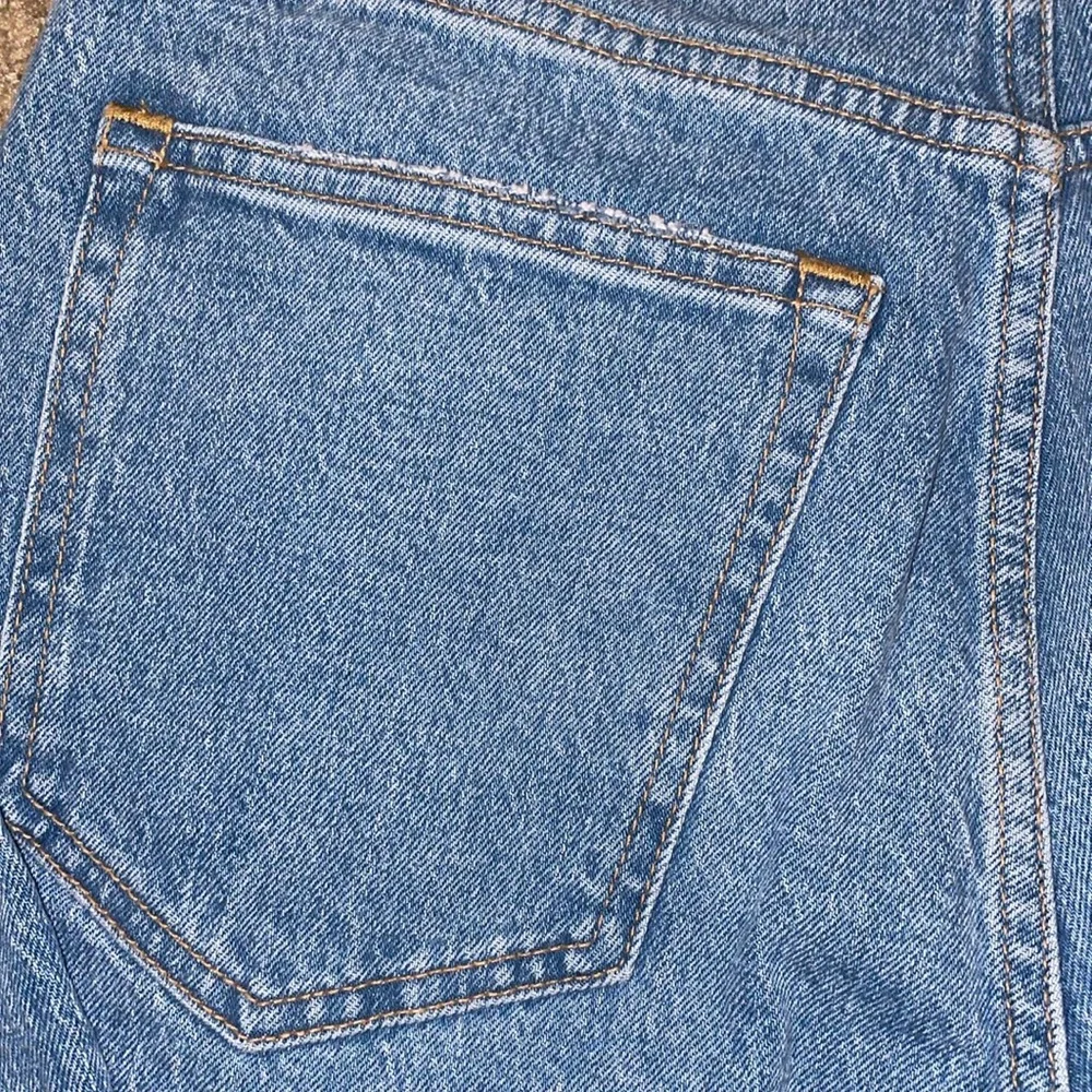 A&F Relaxed Jean - Picture 4 of 4